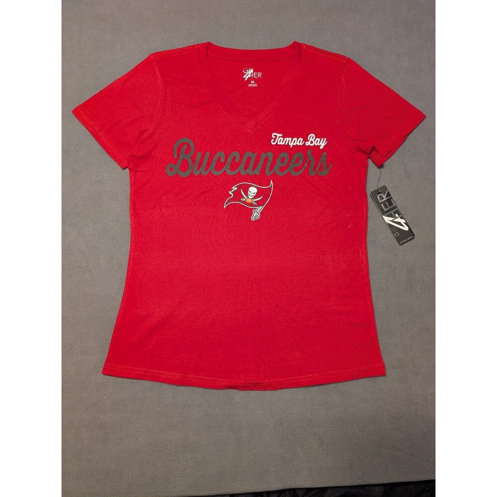 Women's G-III 4Her Carl Banks Red Tampa Bay Buccaneers V-Neck M Medium Shirt NWT